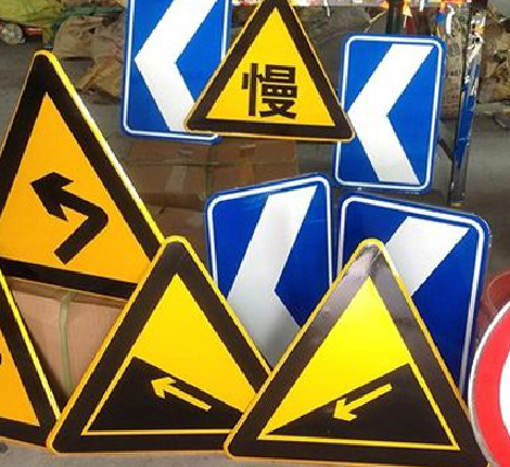 汉川标识标牌中颜色的确定是很重要的。